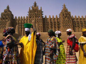 Mali tours with the Dogon people