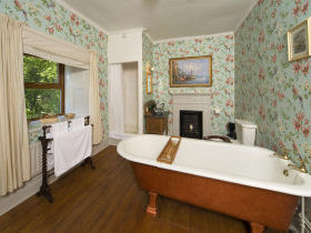 Snowdonia country farmhouse B&B in Wales
