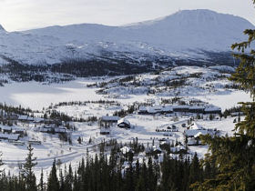 Snowshoeing in Kvitavatn Norway