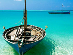 Volunteering with children in the Maldives