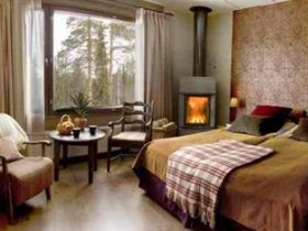 Northern Lights holiday in Lapland, aurora alarm