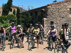 Guided cycling tour in Catalonia, Spain, for food lovers 