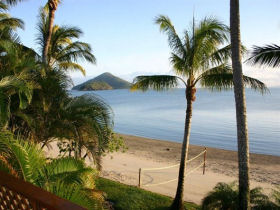 Volunteer with children in Fiji