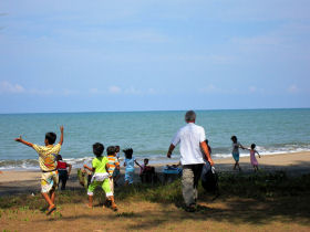 Burmese community volunteering, Thailand
