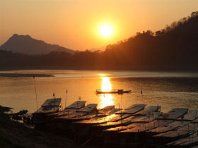 Volunteer with children in Laos
