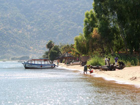 Camping safaris in Malawi and Zambia 