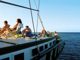 Maldives holidays, Dhoni cruise