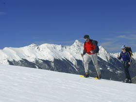 Spring snowshoeing above Betpouey
