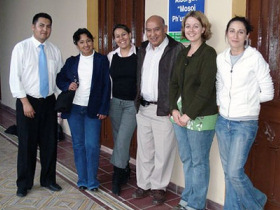 Volunteer with children in Bolivia