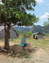 Artist at work on a Cuba painting holiday
