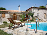 villas that sleep up to 4