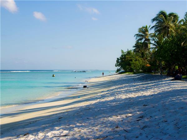 Maldives budget small group tour