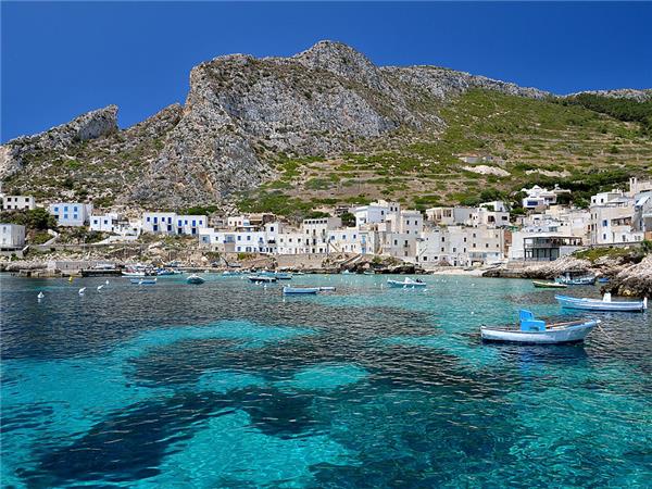 Solo walking holidays hotsell
