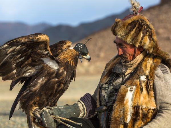 Mongolia eagle hunting festival holiday