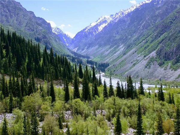 Walking in Kyrgyzstan holiday
