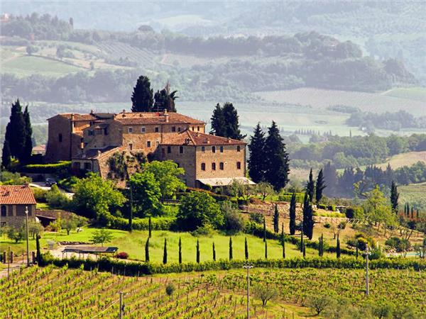 Southern Tuscany walking and wine holiday