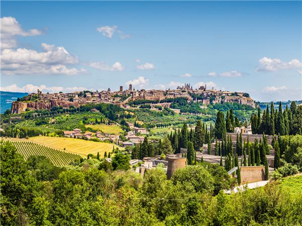 Self guided e biking in Umbria holiday