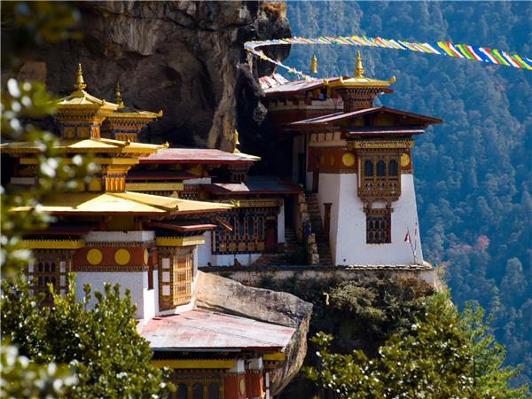 Bhutan holiday, Land of the thunder dragon