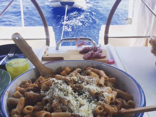 Gastronomy and sailing holiday in Greece