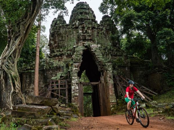 Cambodia cycling tour