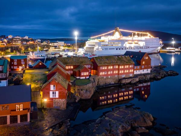 Flight free England to Iceland holiday