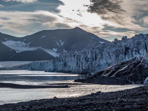 12 guests, Spitsbergen Circumnavigation cruise