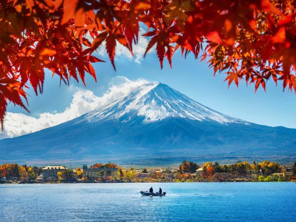 Japan photo tour in autumn foliage season