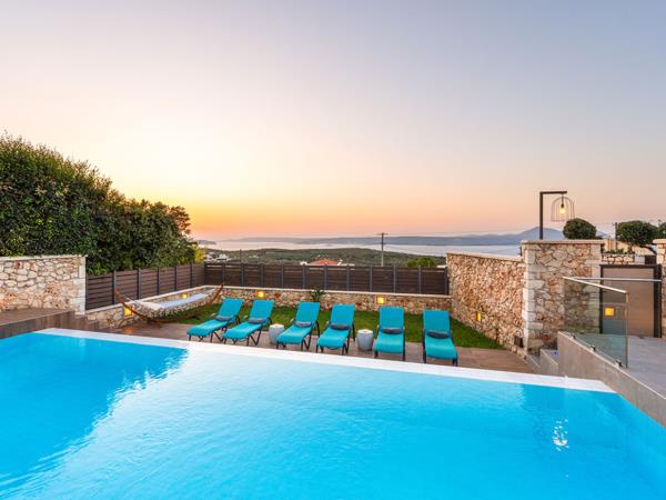 Family villa in west Crete, sleeps 6