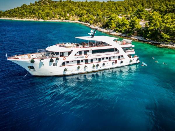 Island hopping cruise in Northern Croatia
