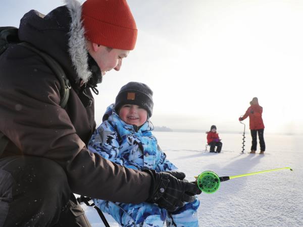 Family winter activity week in Finland