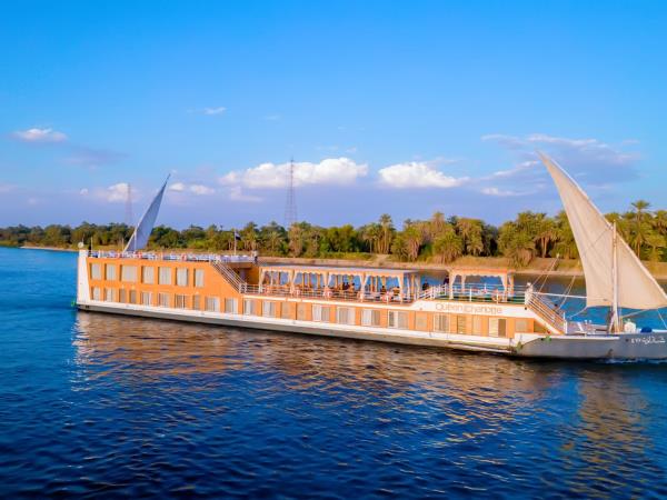 Egypt highlights with Nile Dahabiya cruise