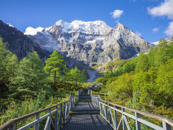 Yading holy trek in Yunnan and culture tour