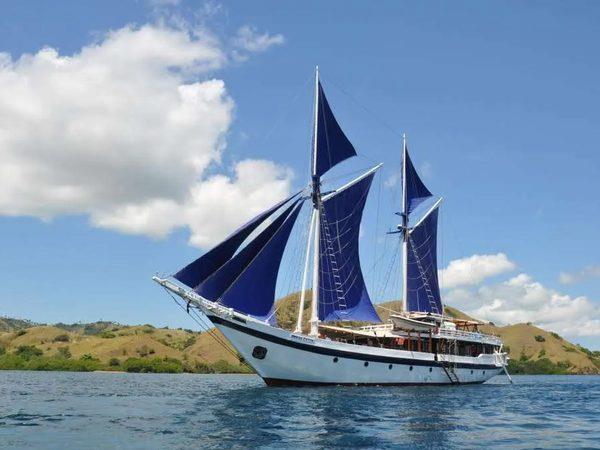 Family Komodo sailing holiday