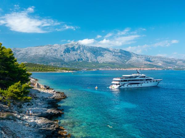 Croatian Islands motor yacht cruise