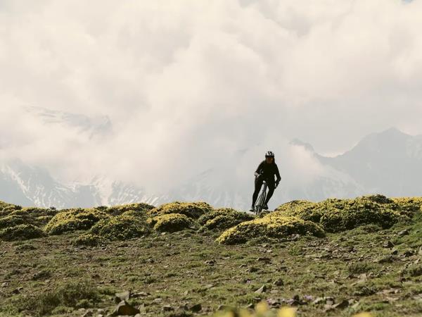 Mustang Valley cycling holiday