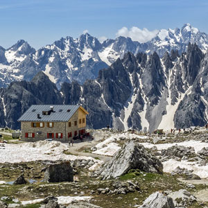 Budget walking travel guide