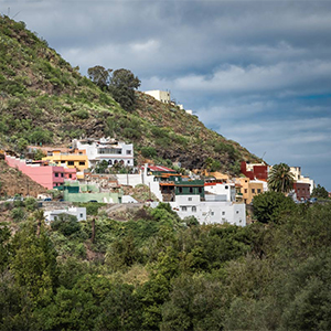 Avoiding resort stays in the Canary Islands