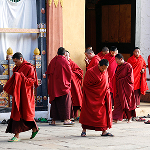 Theravada Mahayana Buddhism — What Are The Differences? | dainiknayak.in