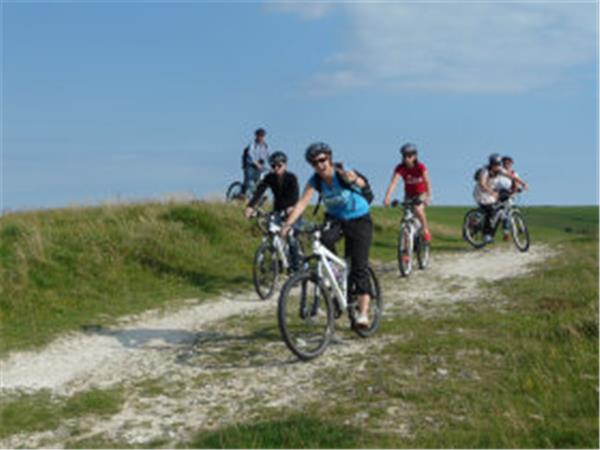 weekend cycling breaks uk