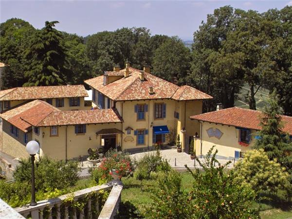 Piedmont walking holiday, Vineyards of Barolo
