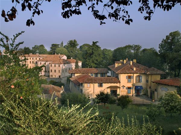 Piedmont walking holiday, Vineyards of Barolo
