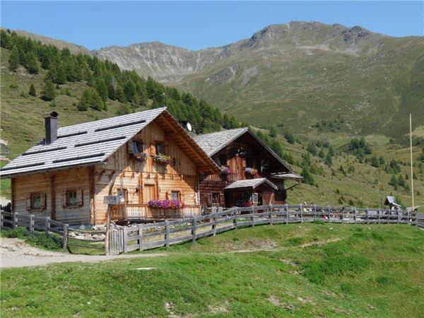 Dolomites walking holiday in Italy, self guided