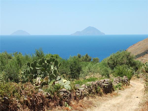 Sicily walking holiday, Sicilian Volcanoes