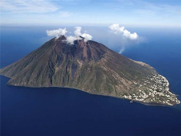 Sicily walking holiday, Sicilian Volcanoes