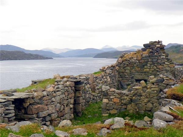 Outer Hebrides sea kayaking holiday in Scotland