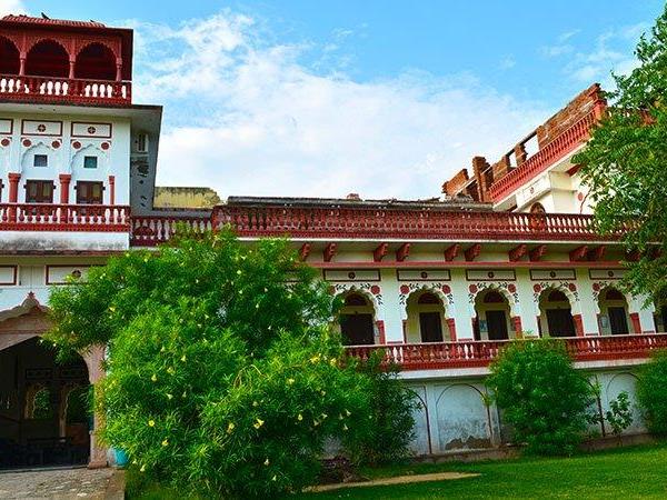 India small group, temples and palaces