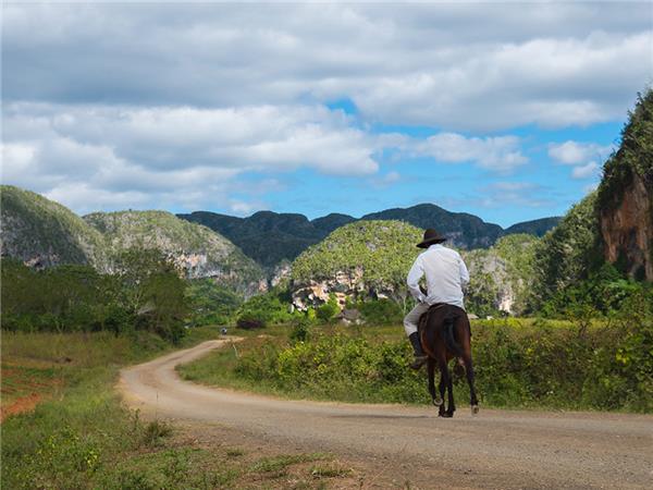 Cuba tour, small group with added comfort