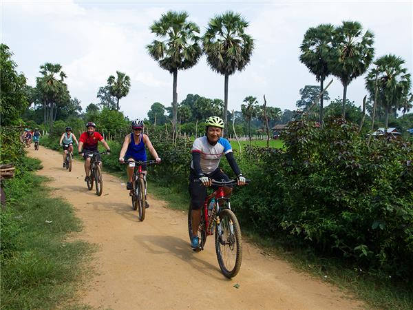 Vietnam cycling holiday, small group