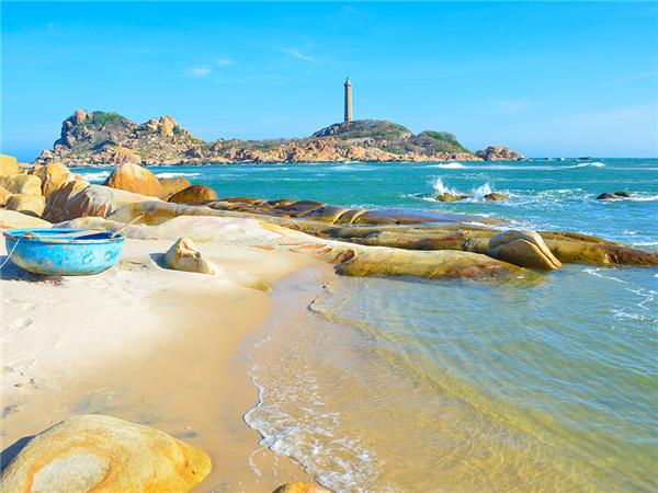 Vietnam cycling holiday, small group
