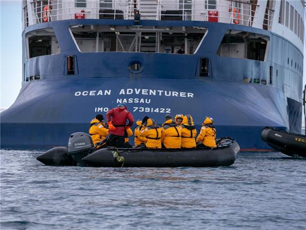 Arctic expedition cruise, circumnavigation of Spitsbergen